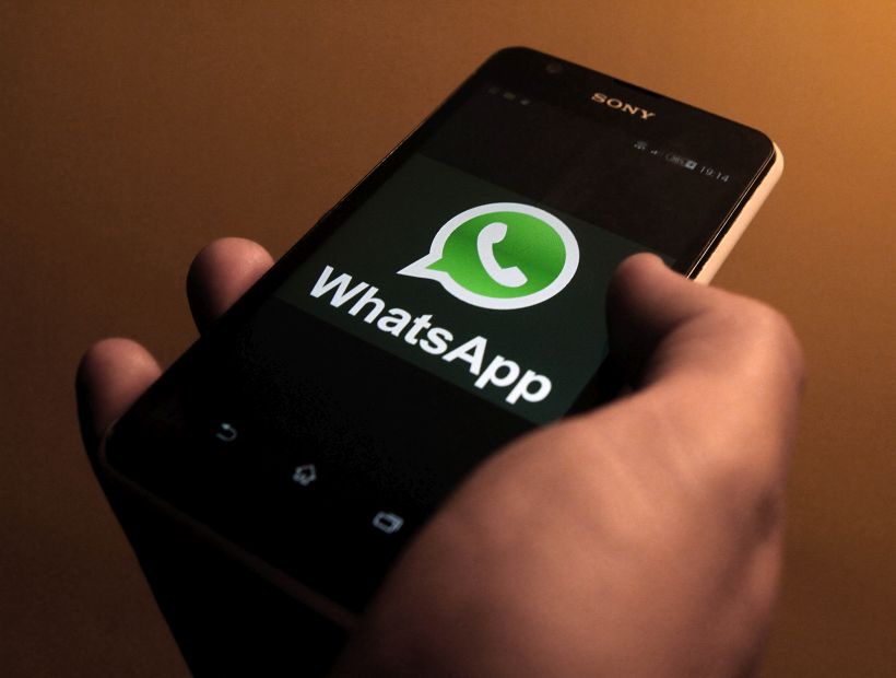 Médico suspendida por Whatsapp será indemnizada con 15 millones de pesos