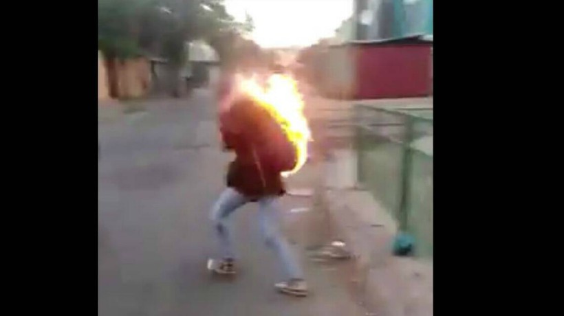 [VIDEO] Detienen a sujetos que habrían asaltado a mujer en Quilicura y huyeron tras prenderle fuego