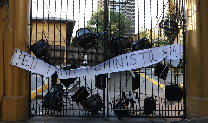 Decano rechaza categóricamente toma feminista en U. de Chile: 