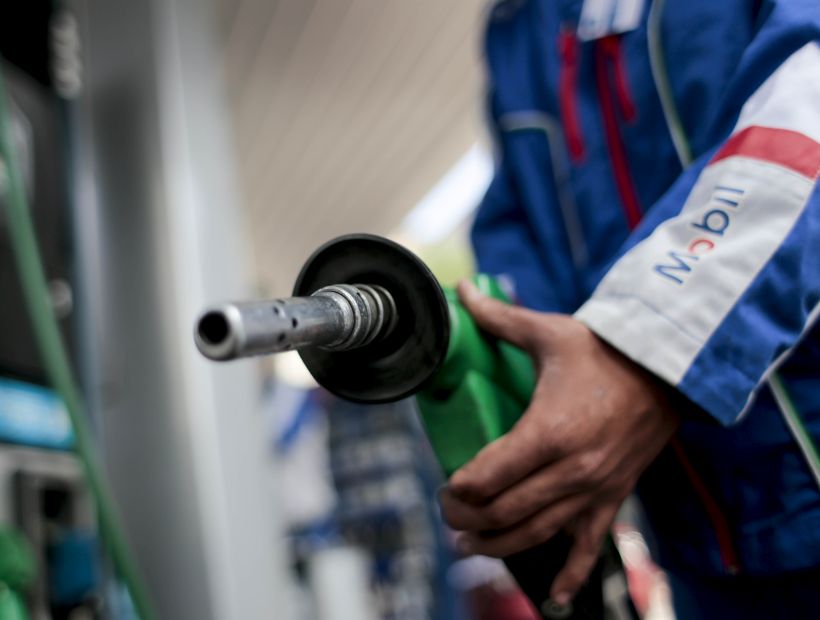 Nueva tendencia al alza: bencinas subirán este jueves por segunda semana consecutiva
