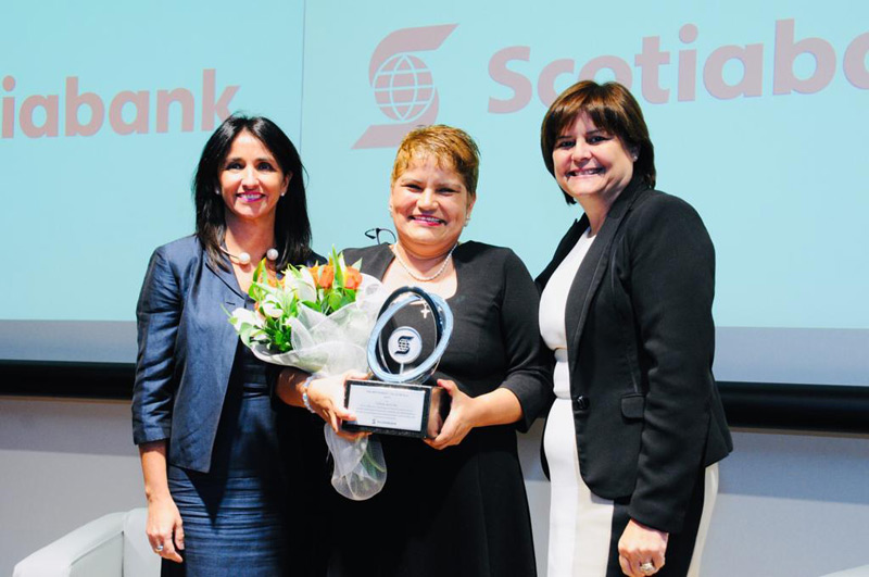 Scotiabank reconoce a Carol Hullin con el Premio 