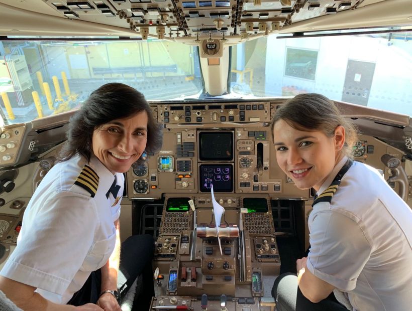 [VIRAL] Madre e hija se hacen famosas tras volar juntas un vuelo comercial como capitana y primera oficial