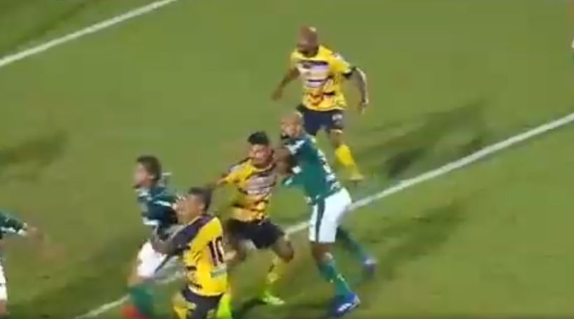 [VIDEO] Felipe Melo nuevamente protagonizó una jugada violenta durante un partido