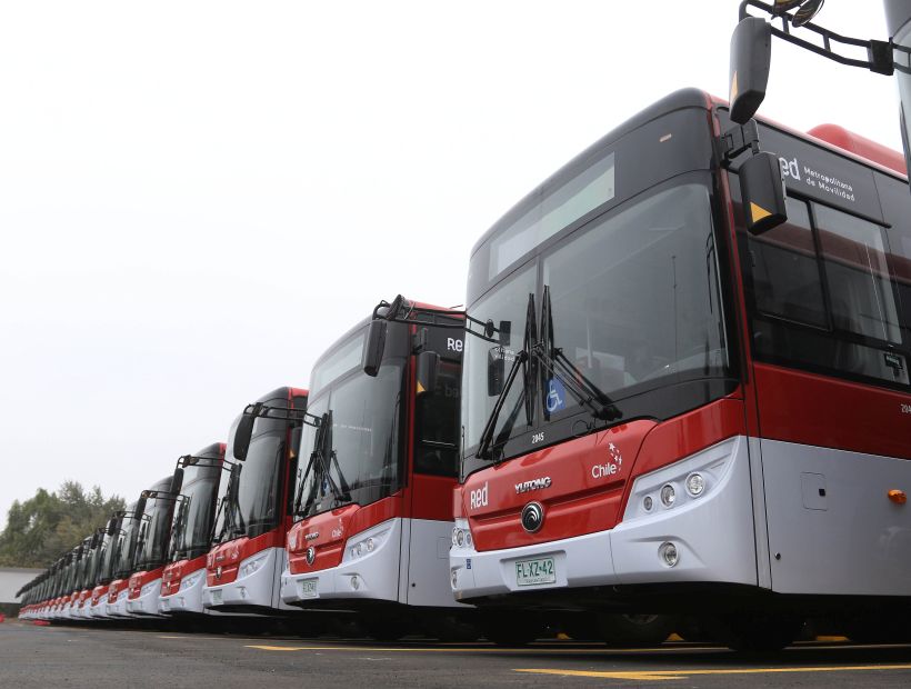 Gobierno presentó los 100 nuevos buses eléctricos del sistema RED