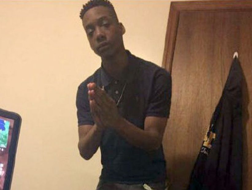 Adolescente es asesinado a tiros tras llamar a la puerta equivocada en un edificio