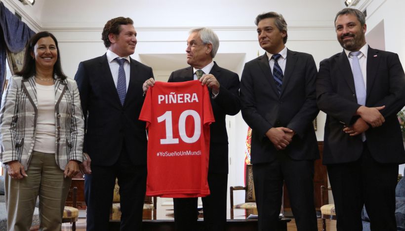 Piñera recibió a presidentes de la Conmebol y la ANFP en La Moneda