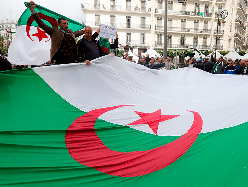 El Parlamento argelino elegirá el martes al presidente interino tras la dimisión de Buteflika