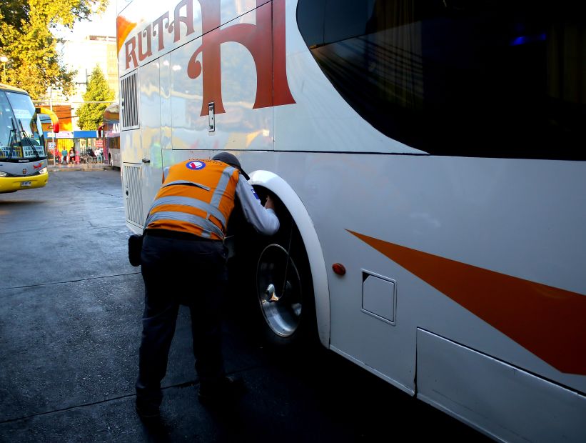 Inician masiva fiscalización en buses interurbanos por Semana Santa