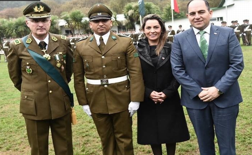 Las autoridades y el cabo destacado (Cedida)