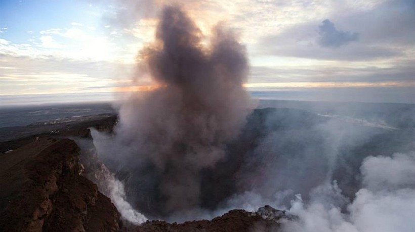 Hombre sobrevivió tras caer al interior de uno de los volcanes más activos del mundo