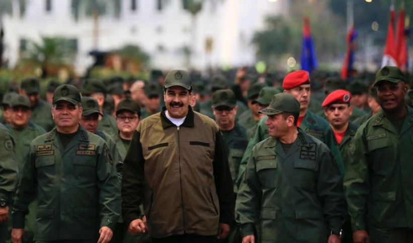 Maduro reitera el apoyo del Ejército a la Constitución frente a 