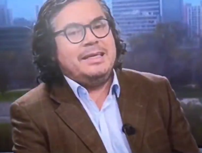 [VIDEO] Chascarro en canal 24 Horas: incomodo momento en pantalla tras equivocarse de entrevistado