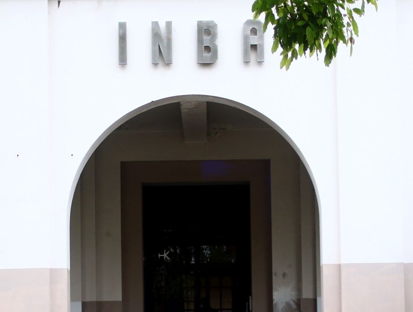 Padres del INBA acusan masivas suspensiones de clases por falta de profesores
