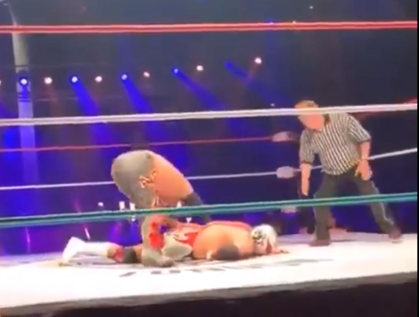 [VIDEO] Peleador de Lucha Libre falleció en medio del ring tras recibir una patada en el pecho