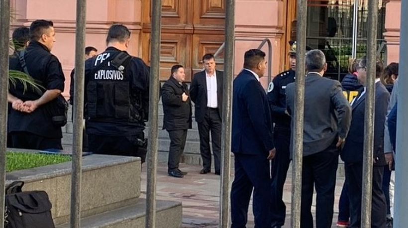Peligro en Buenos Aires: Detienen a hombre armado que intentó entrar a la Casa Rosada