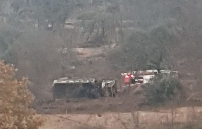 Camión desbarrancó en el cerro San Cristóbal: Chofer salió eyectado