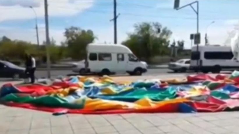[VIDEO] Cinco niños heridos luego de que castillo inflable saliera volando