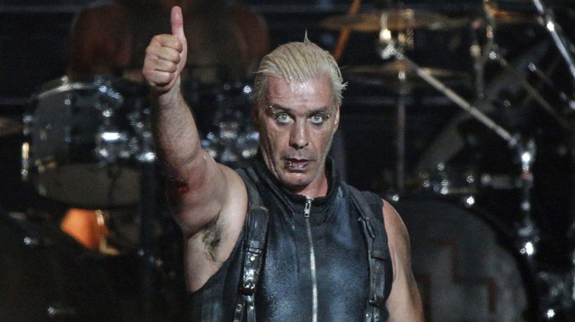 Vocalista de Rammstein le rompió la mandíbula a fan que insultó a una mujer