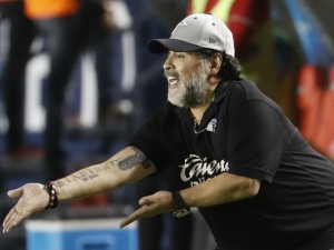 Maradona enfurece tras derrota de Argentina: 