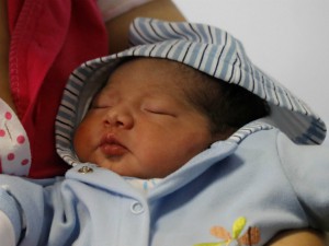 Enfermera admitió haber cambiado a más de cinco mil recién nacidos sólo 