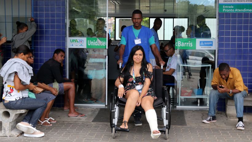 Periodista chilena sufre fractura de tobillo tras asalto en Brasil