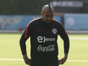 Chile sale a buscar la clasificación con dudas por lesión