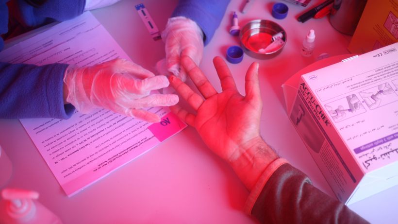 Mil test rápidos de VIH se realizaron antes de la Marcha del Orgullo en Santiago