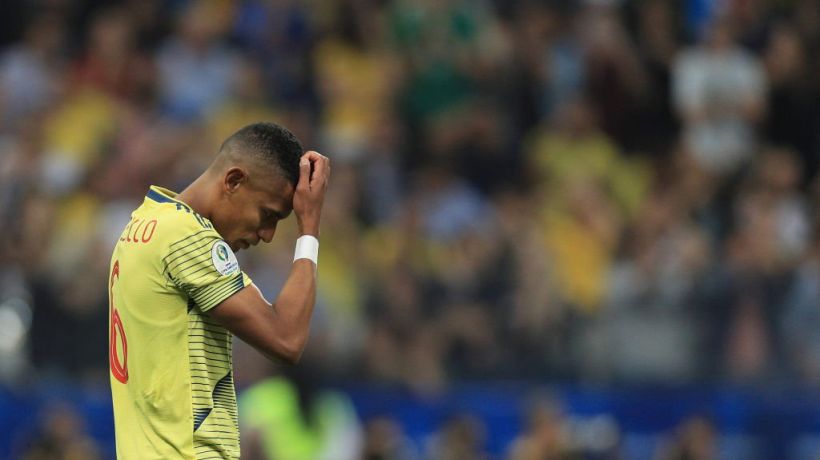 Amenazan de muerte a jugador colombiano que falló penal ante Chile