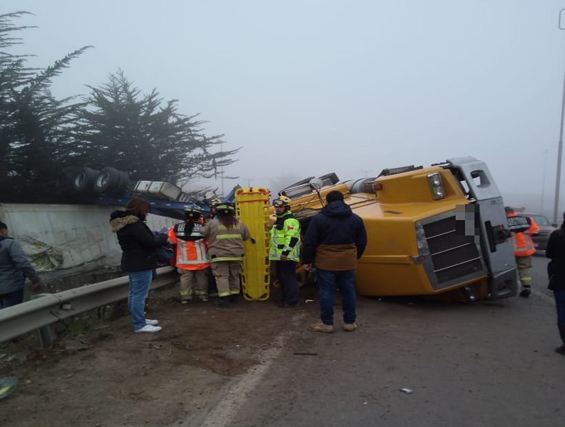 El accidente se reportó a la altura del cruce de Cartagena. (Jaime Opazo)