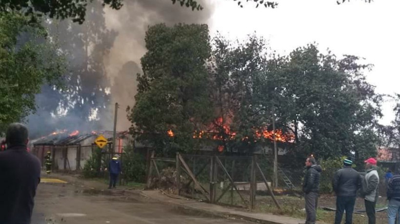 Paine: evacuan hogar de niñas de Champa tras incendio