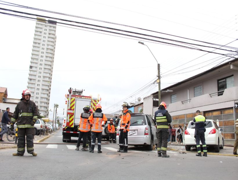 [FOTOS] Dos personas lesionadas dejó choque de vehículos en Iquique