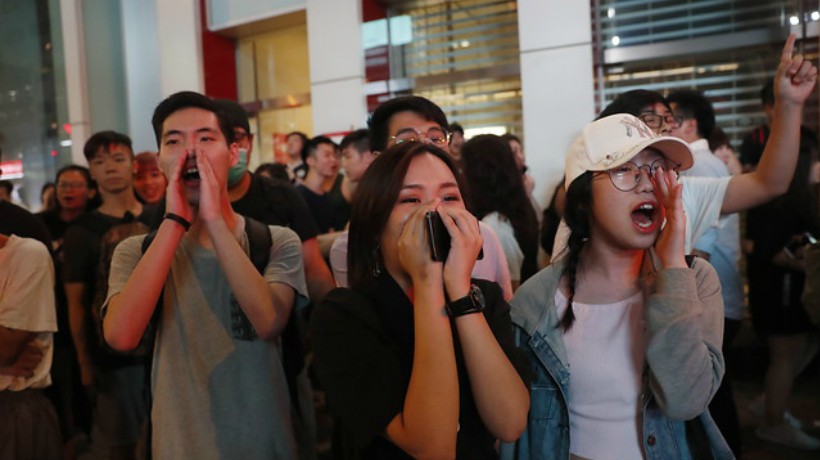 Profesores de Hong Kong salen a las calles para sumarse a las protestas contra el gobierno regional