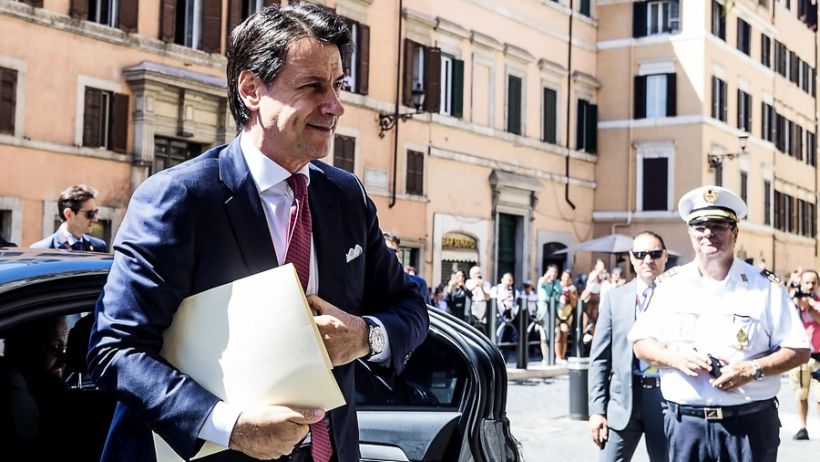 Primer ministro italiano renunció a su cargo