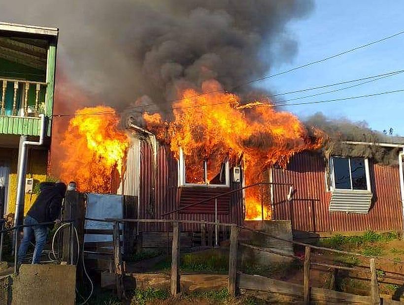 Un incendio destruyó una casa en Curanilahue | soychile.cl