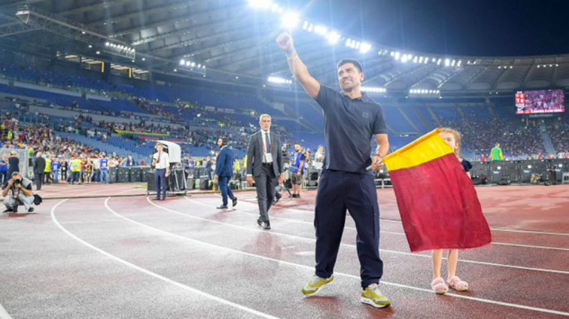 David Pizarro fue ovacionado por los hinchas de la Roma en Italia