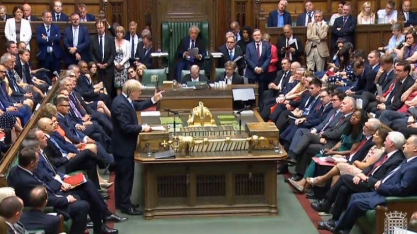 Reino Unido: La Reina aprobó la suspensión del parlamento hasta octubre solicitada por Johnson