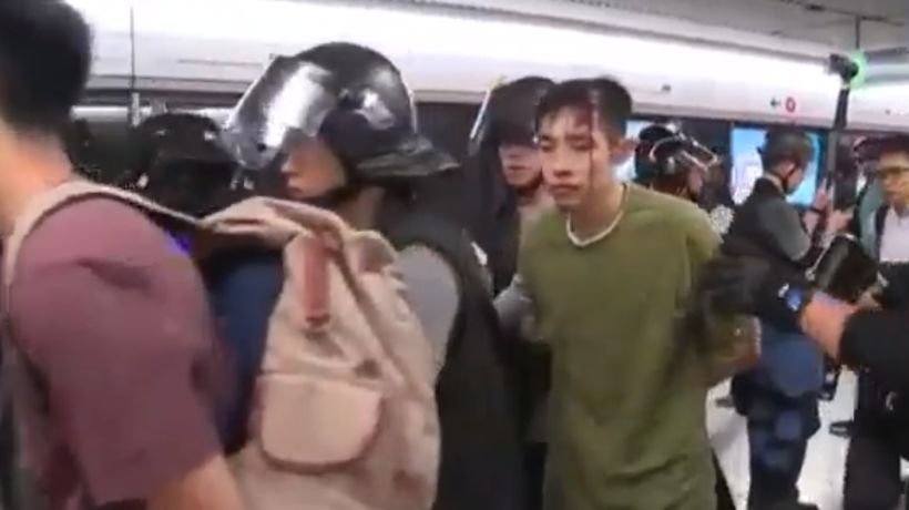 [VIDEO] Registran violenta represión contra manifestantes en Hong Kong