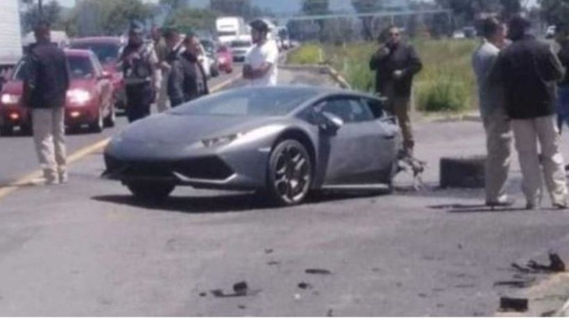 [FOTOS] Lamborghini quedó partido a la mitad tras chocar contra un Jeep