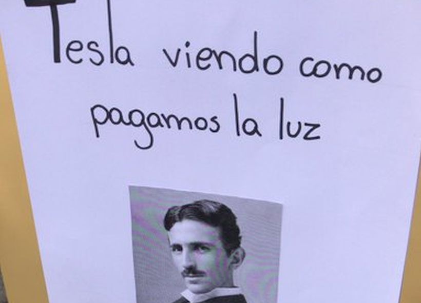 Colegio de Puente Alto se volvió viral por memes de los alumnos sobre ciencia