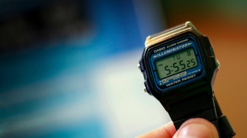 Cambio de hora: Hoy se deben modificar los relojes en Chile Continental
