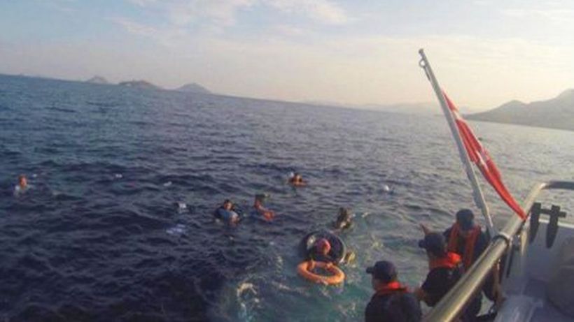 Rescatan a catorce migrantes tras hundirse su embarcación frente a las costas de Turquía