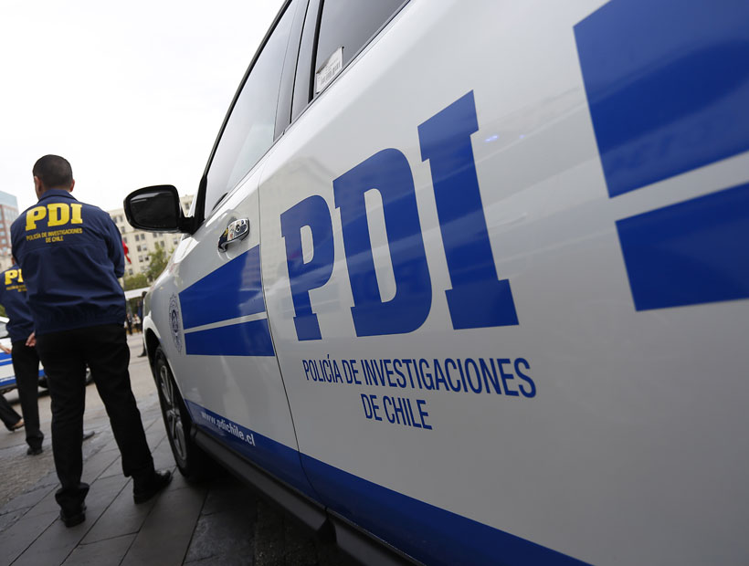 Mujer murió tras ser apuñalada en un paradero en Santiago Centro: repartidor de comida rápida fue testigo del hecho