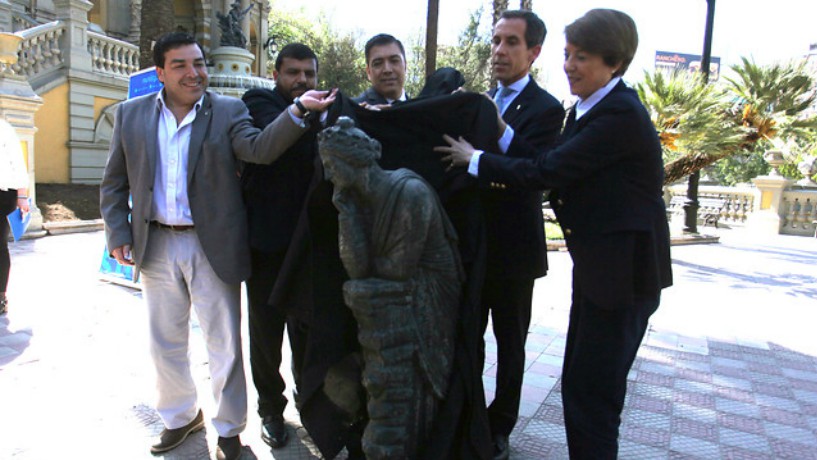 Estatua robada que fue encontrada en el fundo de Raúl Schüler fue devuelta al Cerro Santa Lucía