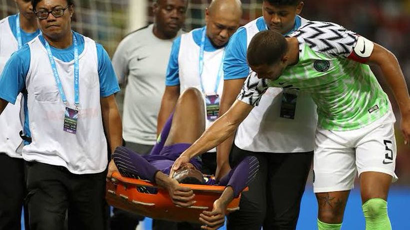[VIDEO] Escalofriante lesión de portero nigeriano durante amistoso ante Brasil