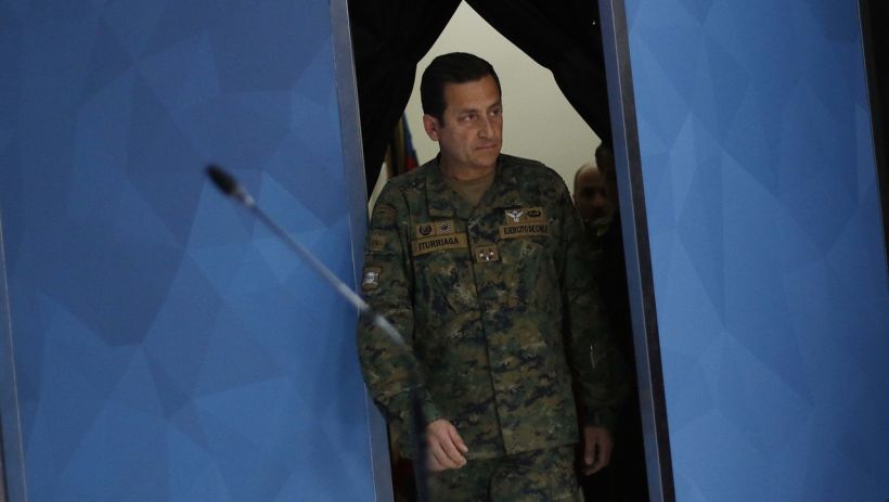 General Iturriaga decretó toque de queda desde las 22 horas para las provincias de Santiago y Chacabuco y las comunas de Puente Alto y San Bernardo