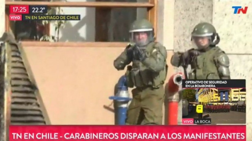 [VIDEO] Periodista argentino recibió disparo de un carabinero durante transmisión en vivo