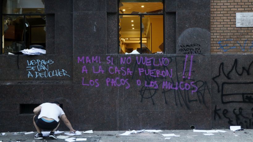 Gobierno condenó actos de vandalismo contra hoteles en Santiago
