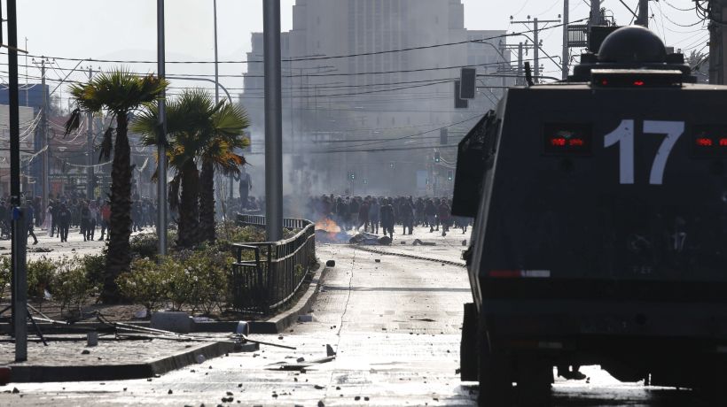 Gobierno elevó a 19 el número de fallecidos y Valparaíso y Maipú concentraron hechos de violencia