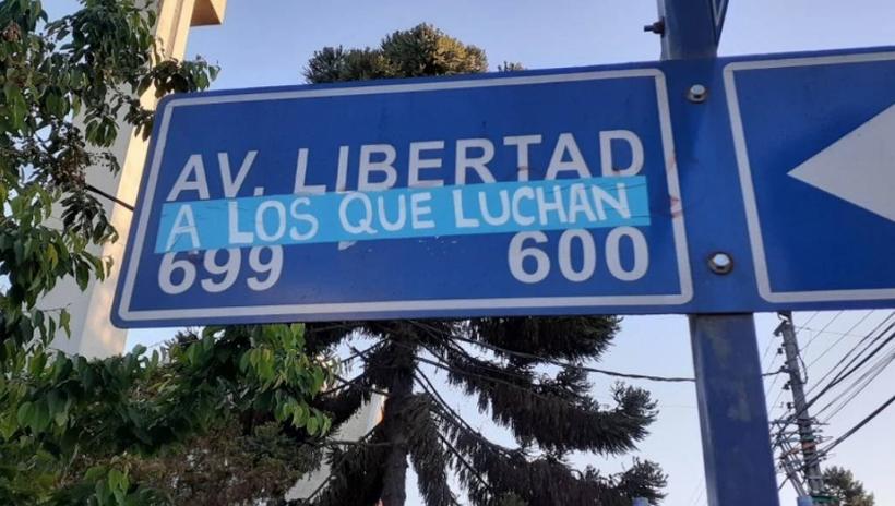 La insólita intervención urbana renombró la calle Libertad de Chillán por