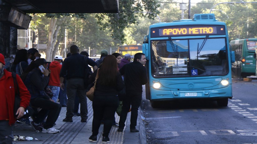 Transantiago informó que el servicio de buses terminará a las 17:00 horas